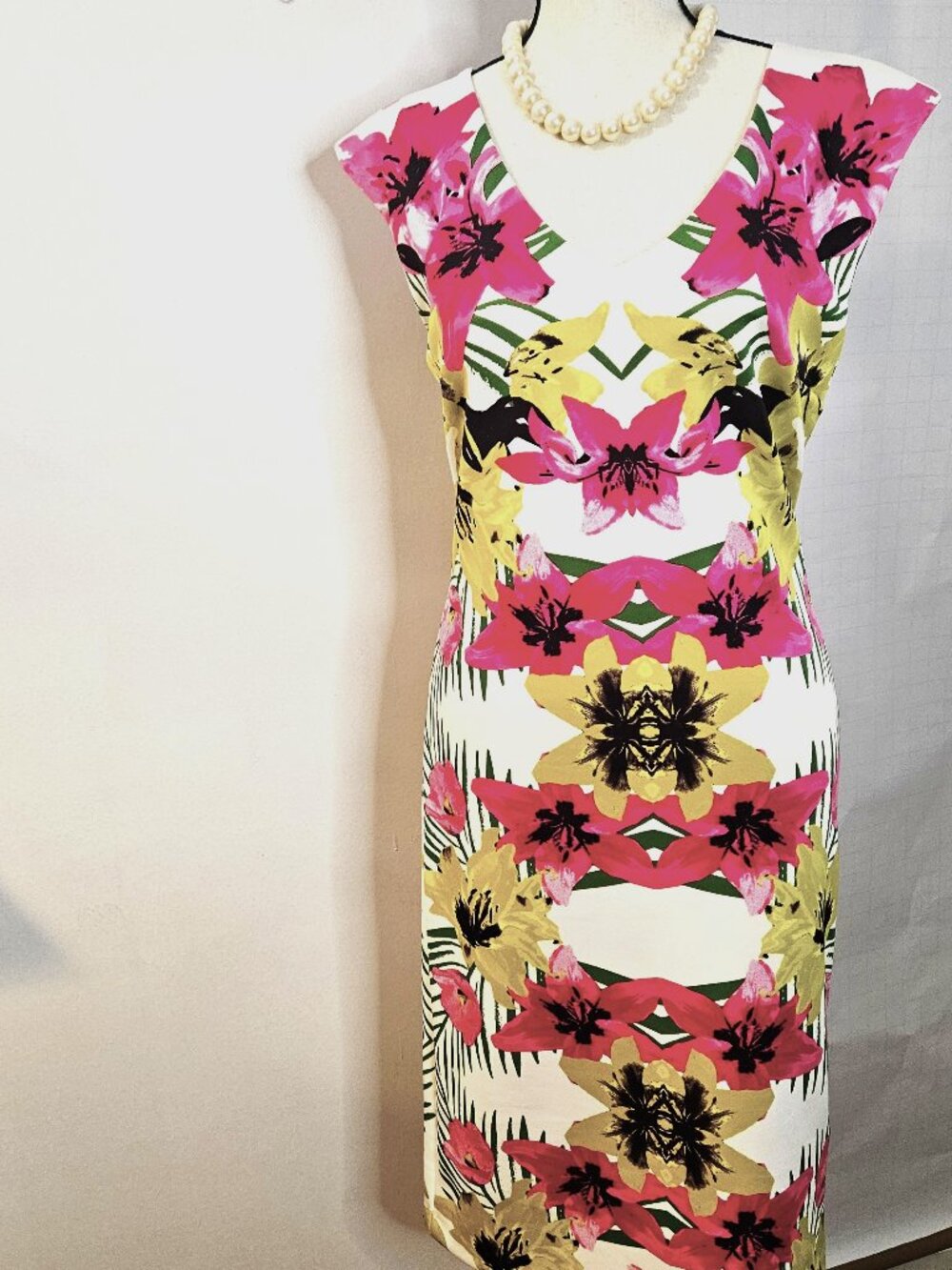I.N.C.Intlernational Concepts Small Short Sleeve Silhouette V-Neckline Dress